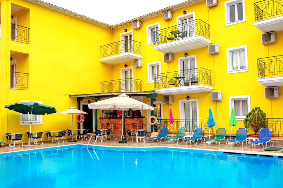 Costas&Sophies Studios.