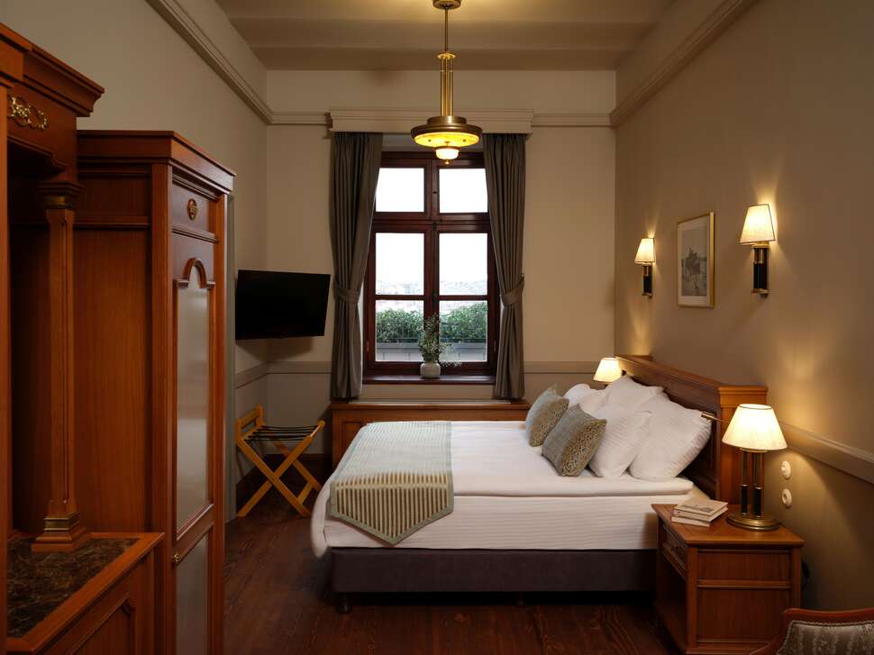 Anarat Hotel