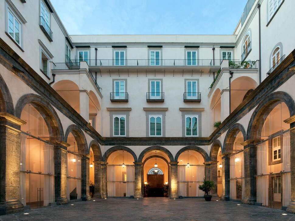 Palazzo Caracciolo Napoli