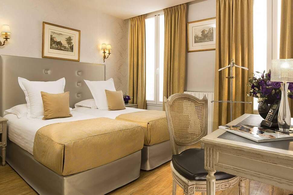 Hotel Plaza Elysees