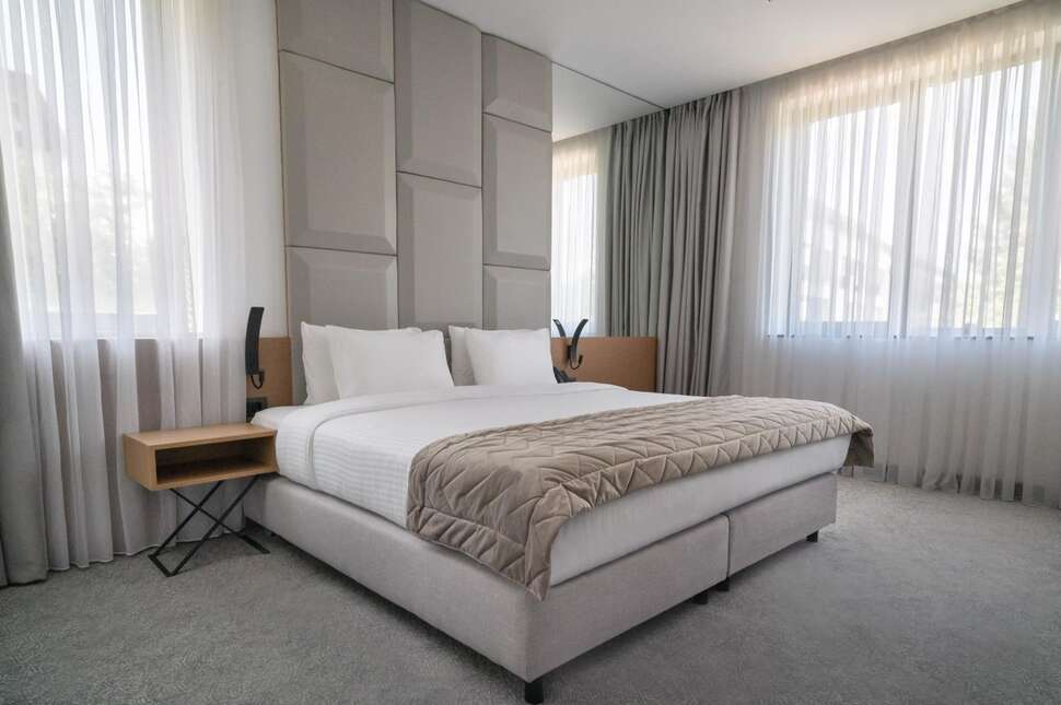 Hotel Mona Plaza