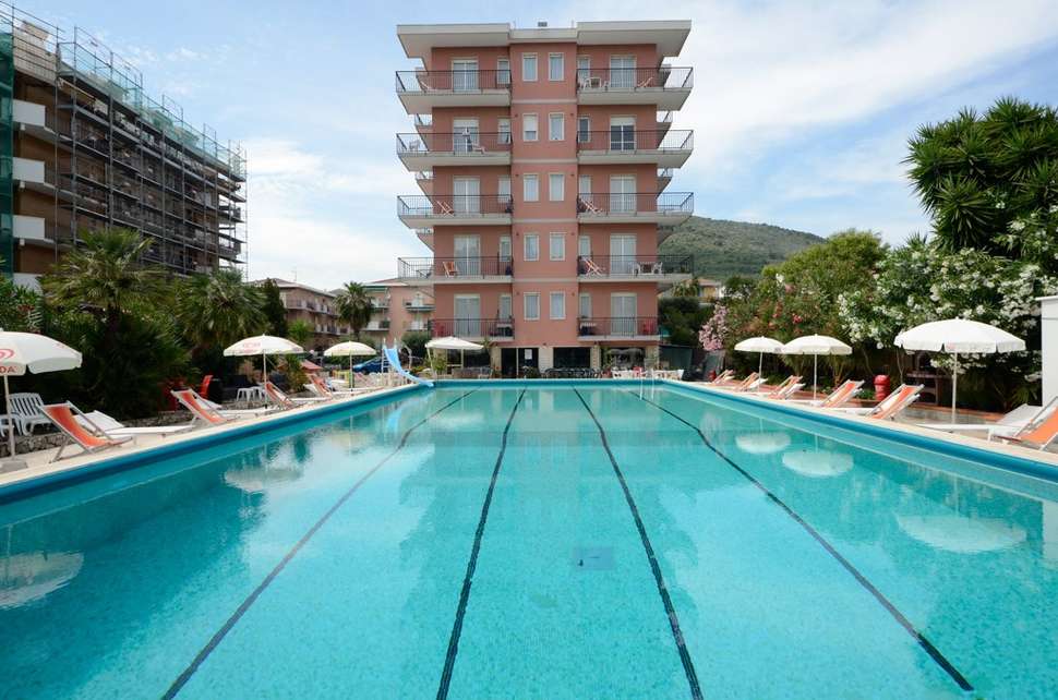 Residence Perla Marina in Pietra Ligure dé VakantieDiscounter