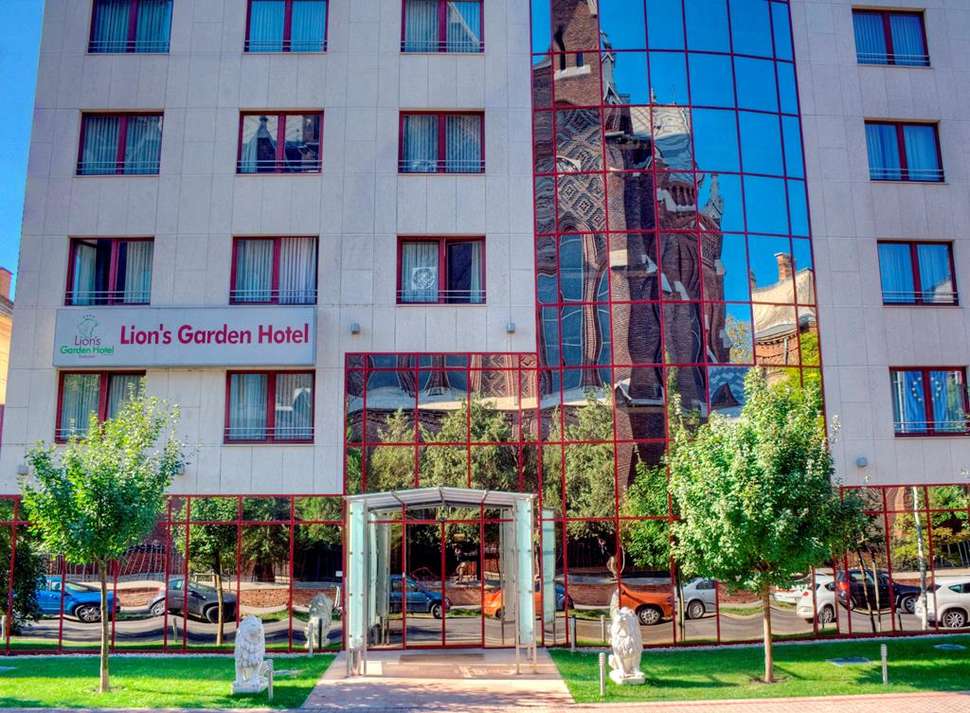 Lions Garden Hotel.