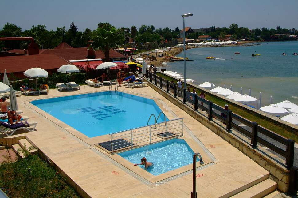 Side Beach Club Hotel.