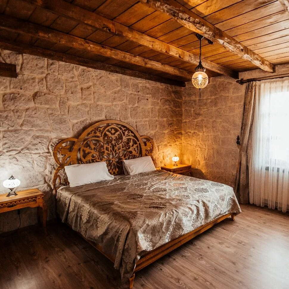 Elevres Stone House Hotel