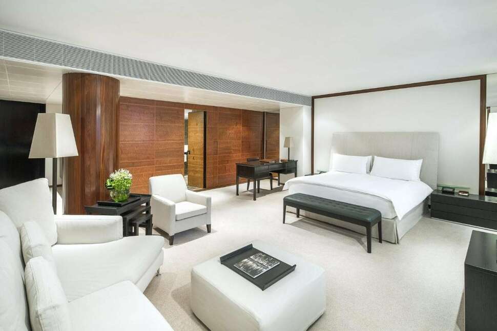 Como The Halkin