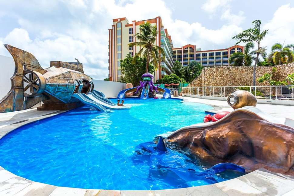 Sonesta Maho Beach Resort & Casino